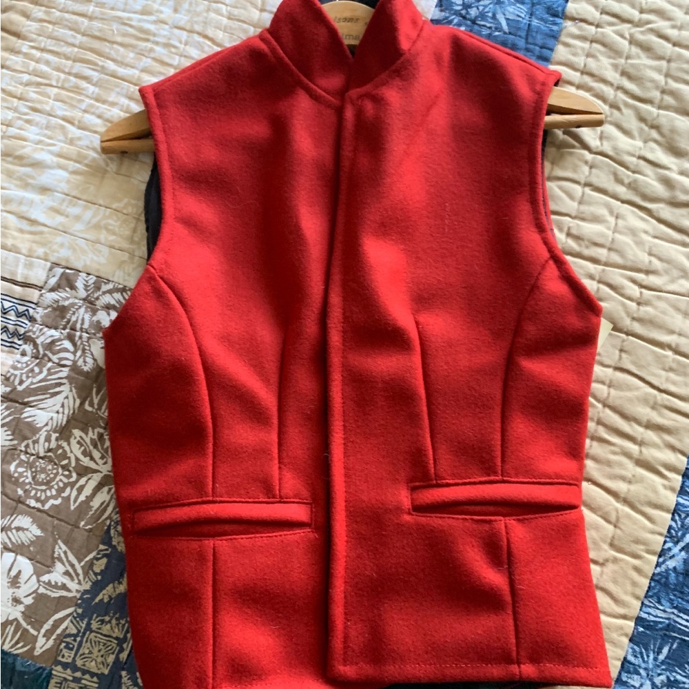 NWT Schaefer’s vest small